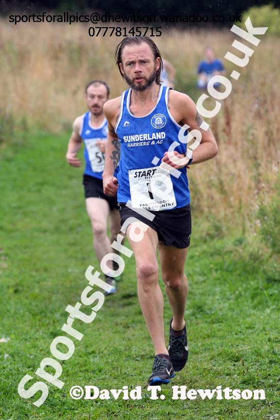 Senior mens relay, Sunderland Harriers Open Cross Counry, Farringdon Park, Sunderland. Photo: David T. Hewitson/Sports for All Pics